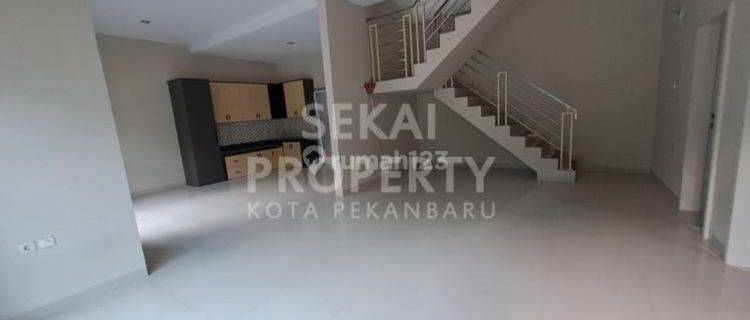 Rumah 2 lantai siap huni di tengah kota jl.karya bakti 1