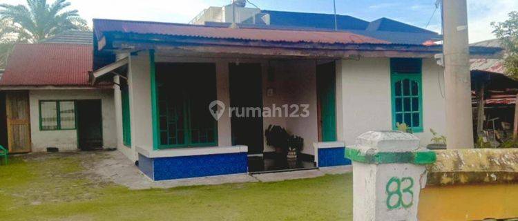 RUMAH DI TENGAH KOTA DEKAT JL.LOKOMOTIF 1