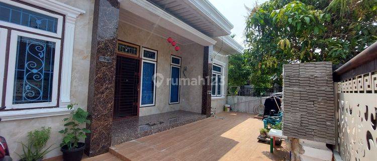 RUMAH SIAP HUNI POSISI HOOK DI TENGAH KOTA DI JL.REPELITA 1