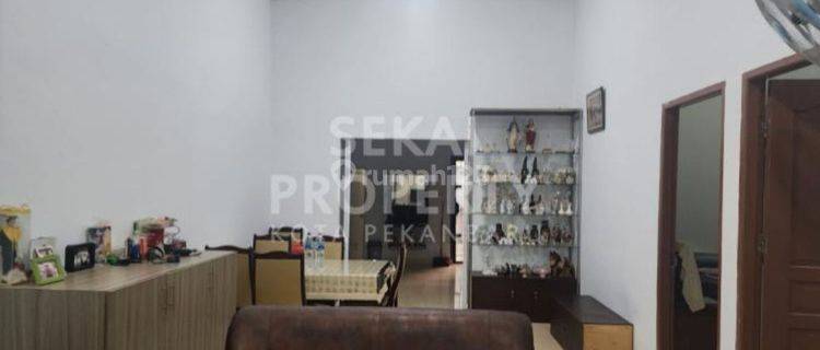 Rumah semi furnished siap huni di tengah kota Jalan Karya Indah 1