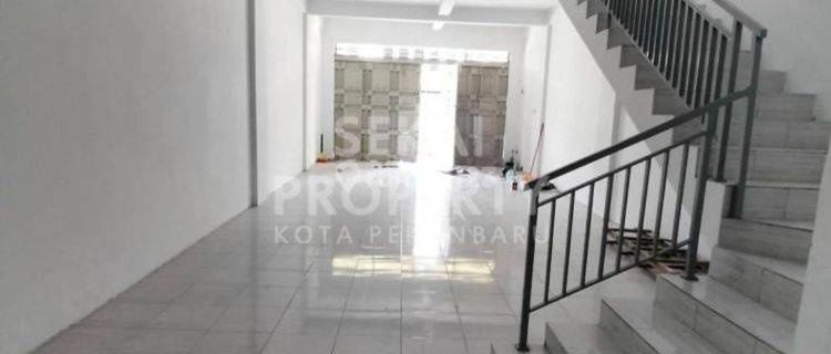 Ruko 3 lantai murah siap pakai di tengah kota Jl. Soekarno Hatta 1