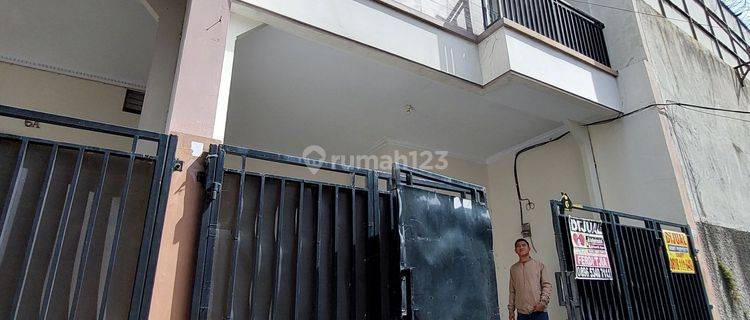 Rumah tanjung duren 3 Lantai SHM jalan 1 mobil 1