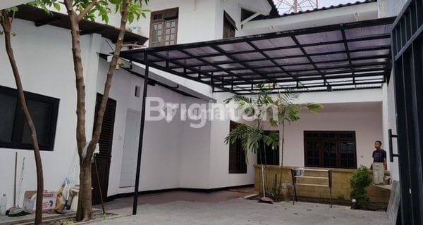 Rumah Bagus Furnish Cakep Simpang Darmo Permai Selatan 2 Lantai Dekat Wiyung, Vbr, Mall Ciputra World, Pakuwon Mall 1