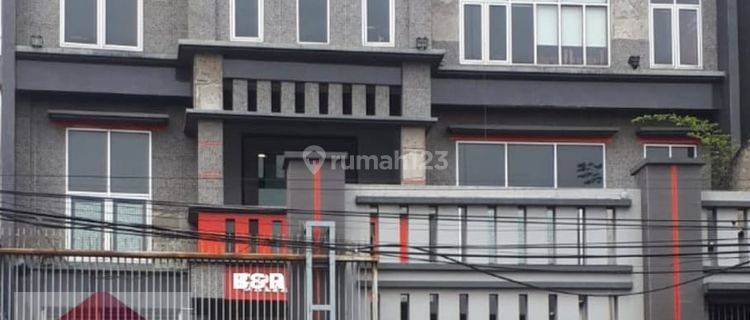 Turun Harga Gedung Kantor 3 Lantai di Jatinegara Jakarta Timur 1