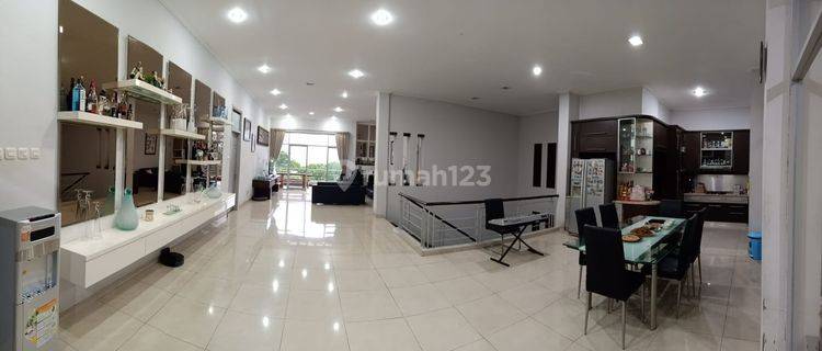 Jual rumah 4 lt split level di Dago pakar view bandung 1