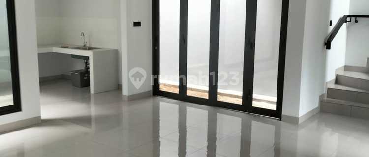 Disewakan Rumah 2 Lantai Summarecon Cluster Genova 1