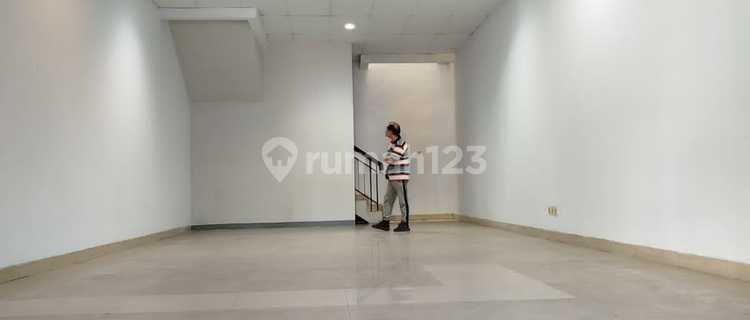 2-Story Shop House in Mekar Utama, Mekar Wangi 1