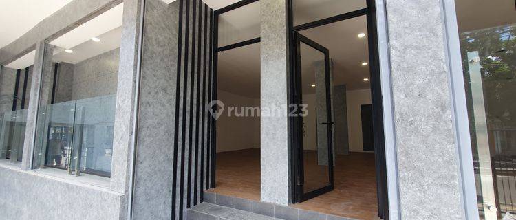 Tempat Usaha Strategis, Cocok Utk Showroom, Klinik, Salon  1