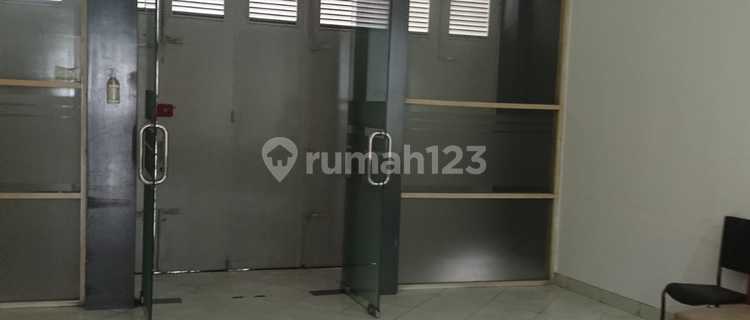 For Rent Commercial Building in Karapitan 1
