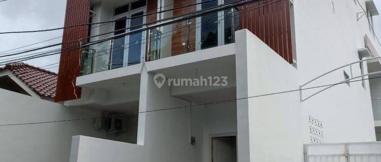 Rumah Mewah Modern Harga terjangkau di Pusat Jakarta 1