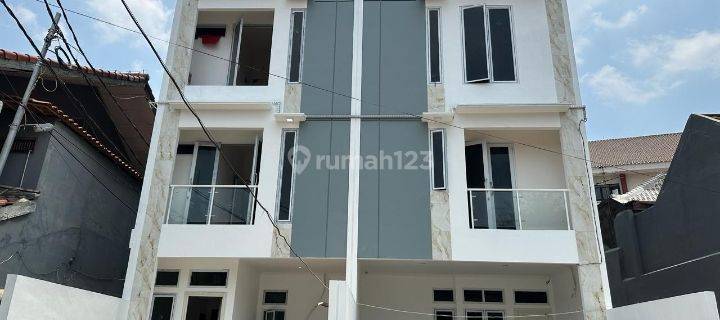 Rumah Mewah Dan Murah 3 Lantai Di Jakarta Pusat 1