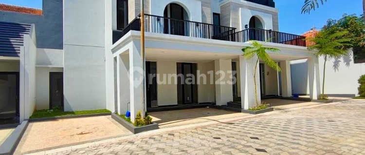 For Sale Luxury 3-Story House Cluster Near Akpol Semarang 1