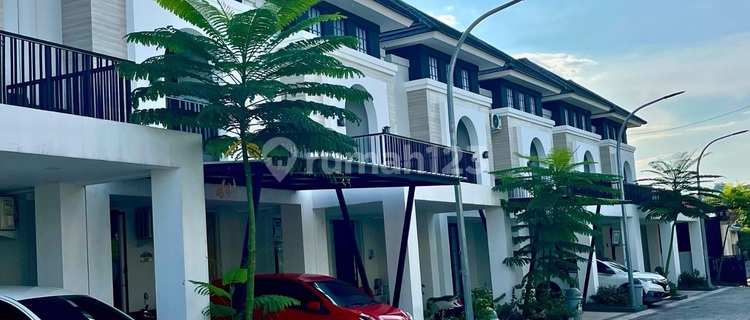De Villa Kedungmundu Luxury Home in the Center of Semarang City 1