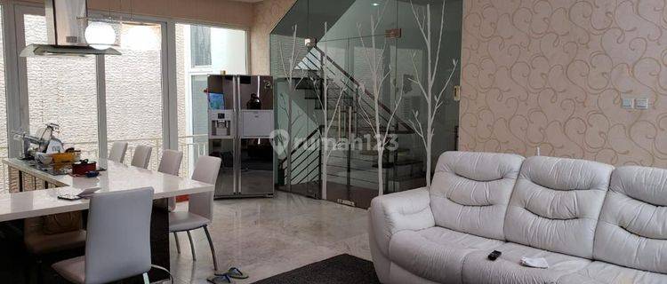 Dijual Springhill Terrace Residence Town House Full Furnished Hadap Selatan 1