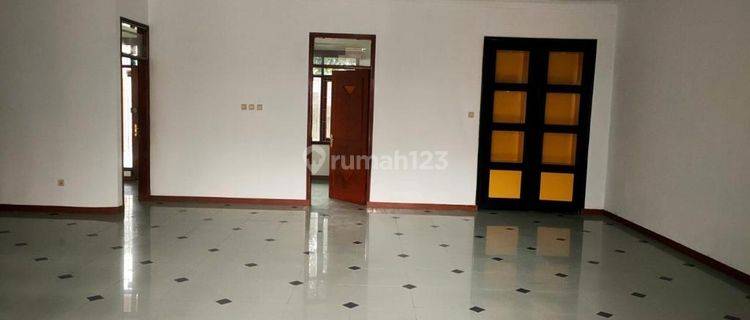 Rumah Dijual Mewah Nyaman di Holis Regency 1