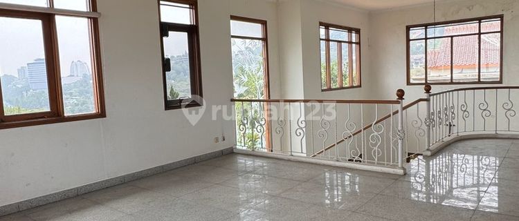 Large, comfortable luxury house with a view of Bandung, located in Dago Pakar. 1
