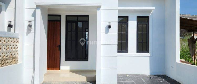 Rumah Cantik Minimalis di Villa Cemara Asri  1