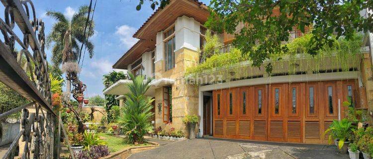 Rumah Di Kebayoran Lama, Lt. 557 M2, Shm, Full Furnished, Jakarta Selatan 1