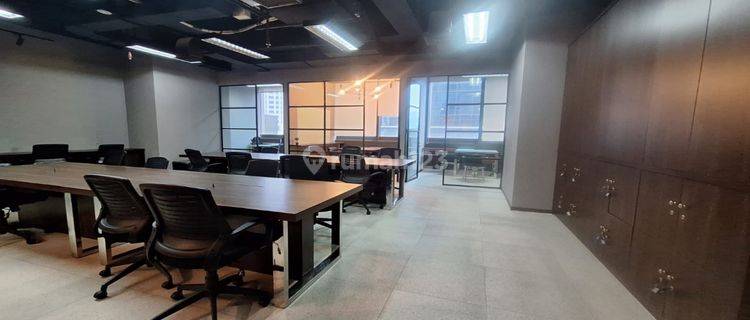 Office Space District 8, Treasury Tower, Scbd, Luas 143 Sqm, Semi Furnished 1