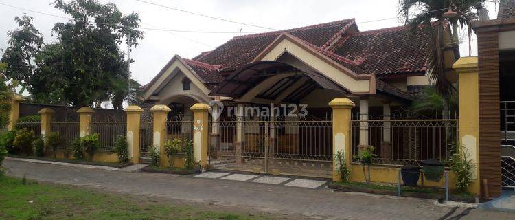 Jual Rumah 6kt 3km Luas Strategis Furnish Full Jati Di Kepanjen 1