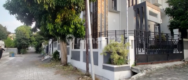 Luxurious House in Manyaran Housing, West Semarang 1