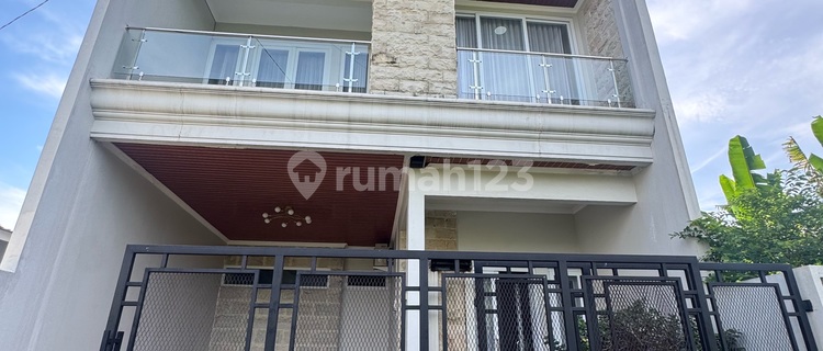 Disewakan Rumah Mewah Cluster One Gate Manyaran Semarang 1