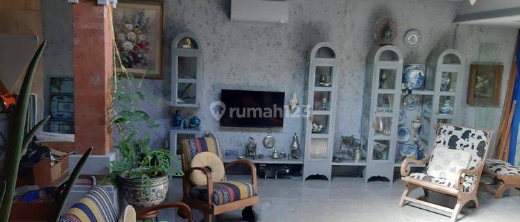 Nice Secondary House, Semi Furnished With 4 Bedrooms in East Denpasar 1