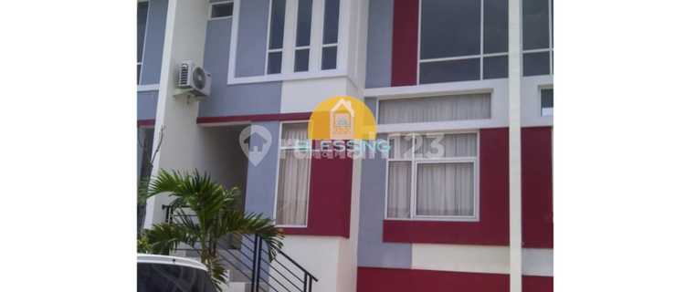 For sale: Two-story townhouse in the Bukit Wahid residential area, city center. 1