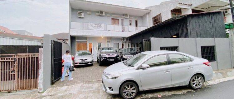 Dijual murah Rumah untuk usaha cafe dan studio Jaksel 1