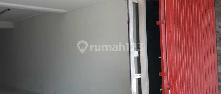 Ready-to-Live Shophouse, Renovated, Strategic Location in Mekarwangi Bandung. 1
