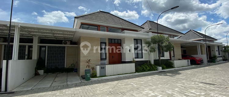 Minimalist House Fully Furnished Within the Complex 1