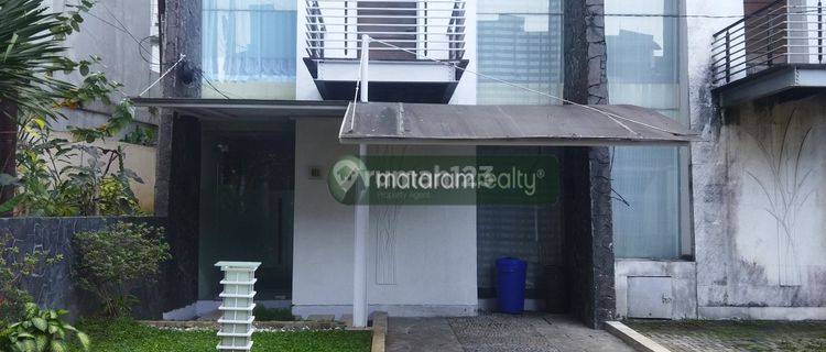 Town House Beverly Disewa Fully Furnished, Bisa Juga Untuk Kantor 1