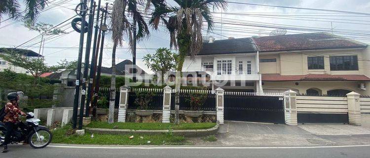 Rumah Mewah di Pusat Kota Medan, Jl. Pattimura - Hunian Elegan dengan Lokasi Strategis! 1