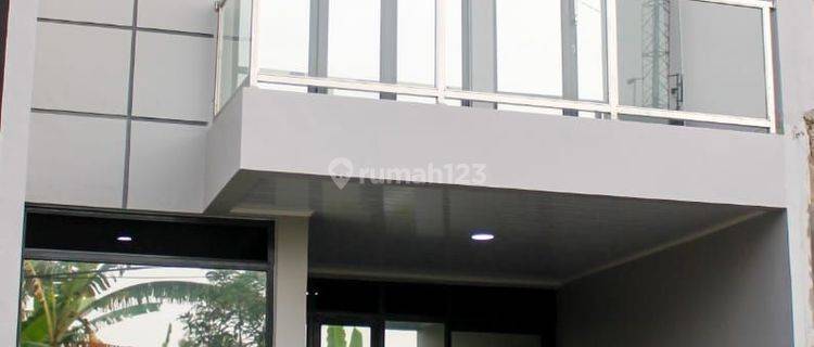 Rumah 2 Lantai Komplek Taman Air Kalijaga
 1