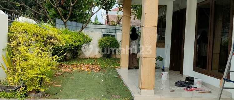 Rumah Hook Disewakan Bintaro Sektor 3 Strategis 1