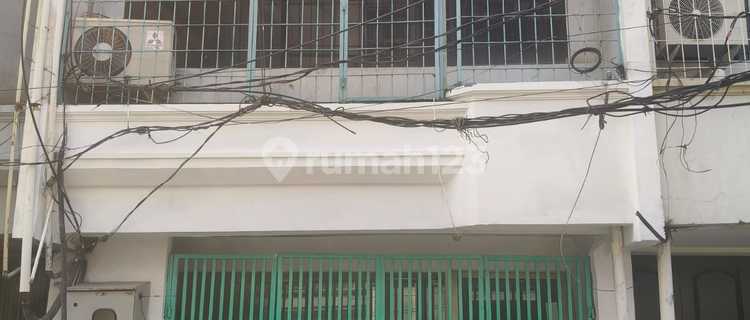 FRANS CEN-Ruko token on Jl. Kedoya Pesing. Great location. Cheap, wow! 1