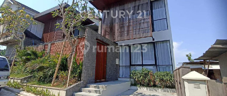 Villa Tropis Modern dengan Kolam Renang di Canggu 1