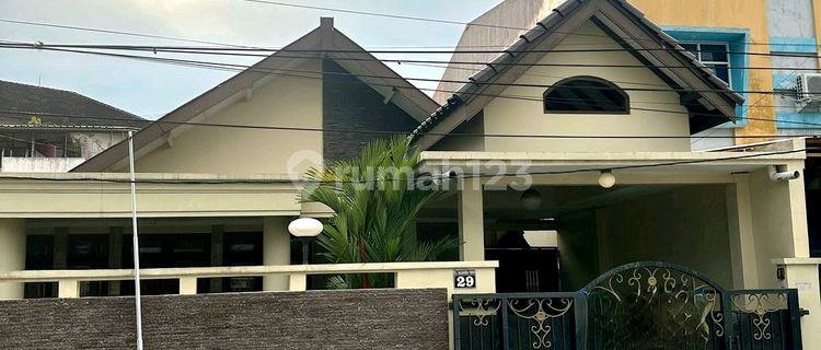 Sewa Rumah Tengah Kota Di Jl. Halmahera, Semarang Timur 1