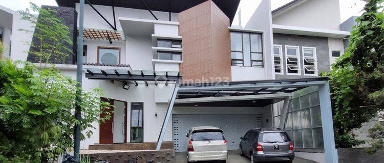 Langka Rumah 2 Lantai di Cluster Exculisve Singgasana Pradana Bandung 1