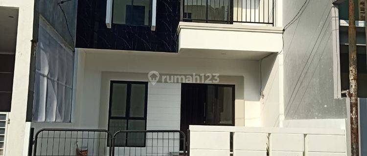 Rumah baru 2 Lantai di Nusaloka bsd  1