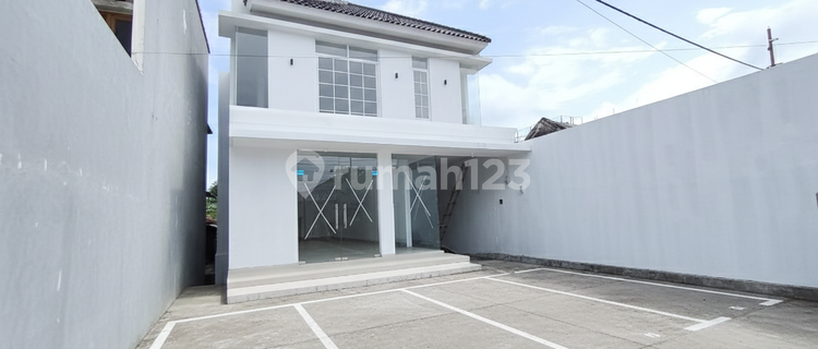 New Ready-to-Use Shop House Building on Main Road Suitable for Office 1
