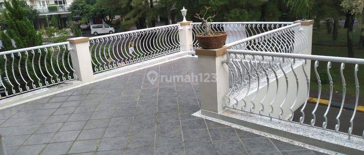Rumah Sewa 2 Lantai Dikelilingi Fasilitas Lengkap 1