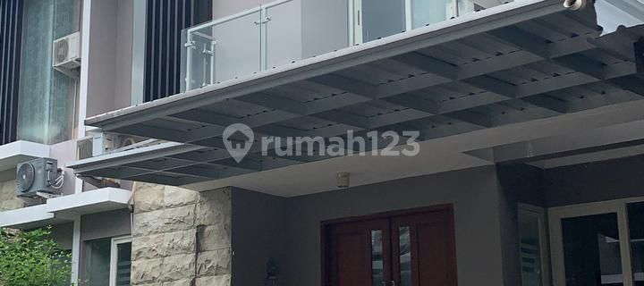 MR 66210 AG DISEWAKAN RUMAH CANTIK 2 LANTAI SEMI FURNISH DI TENGAH KOTA YOGYAKARTA 1