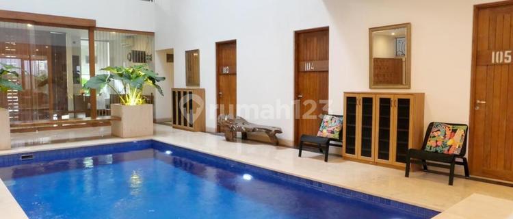 Rumah Kost Mewah Bagus Terawat Dekat Uph Di Lippo Karawaci, Tangerang- Luas Tanah: 750 (23x30)- Luas Bangunan: 1200- Shm- Hadap Selatan- Fully Furnished- Bedrooms: 34 + 3- Bathrooms: 36 + 1- Garasi 8 Mobil- Kolam Renang - Listrik: 23000 1