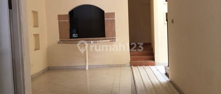 A newly renovated, well-maintained large house in Setra Duta 1