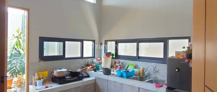 rumah modern cantik di taman holis indah 1