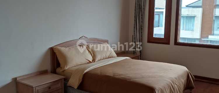 For Rent Rumah Modern 2.5 Lantai di Cipaku 1