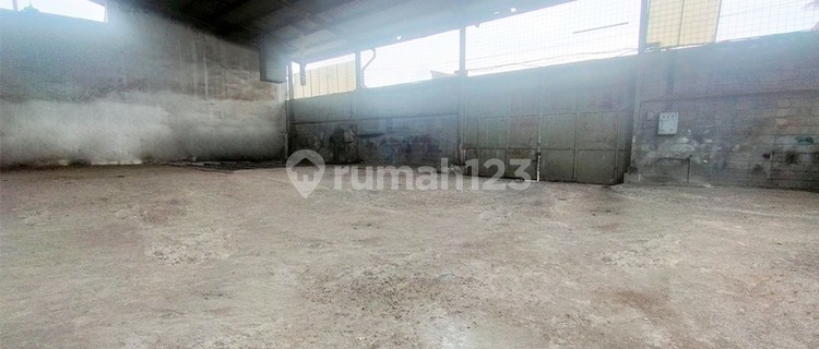 Nice Shop House for Rent, Strategic Location on Main Road Sudirman, Bandung 1