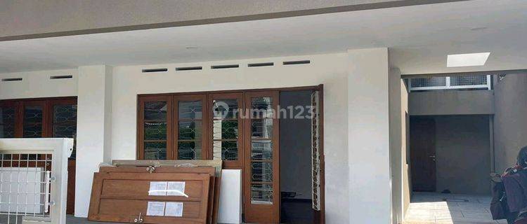 Sewa Rumah Bagus Renovasi Siap Huni Di Sayap Riau Cocok Untuk Hunian, Kantor, Butik, Les 1