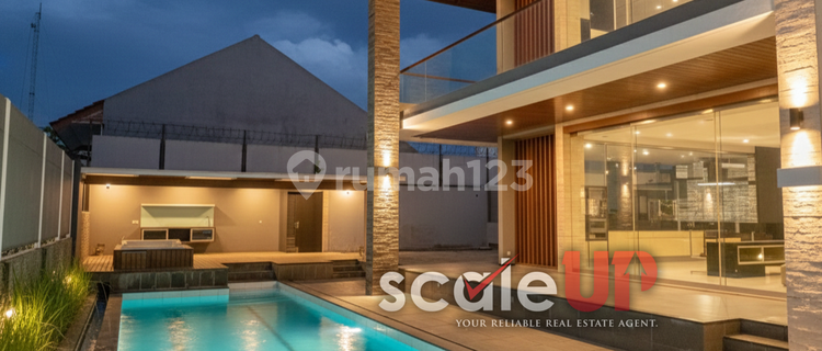Hot Sale! Luxurious Modern House with Swimming Pool and Jacuzzi in the Elite Setra Duta Complex. 1